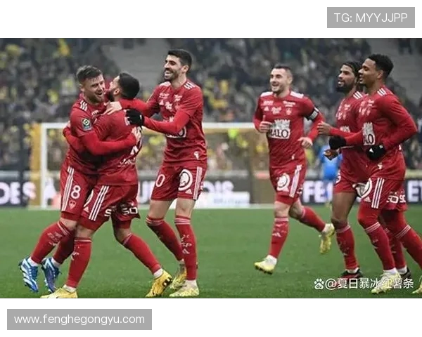 红星队与布雷斯特队激战正酣谁能在这场较量中笑到最后